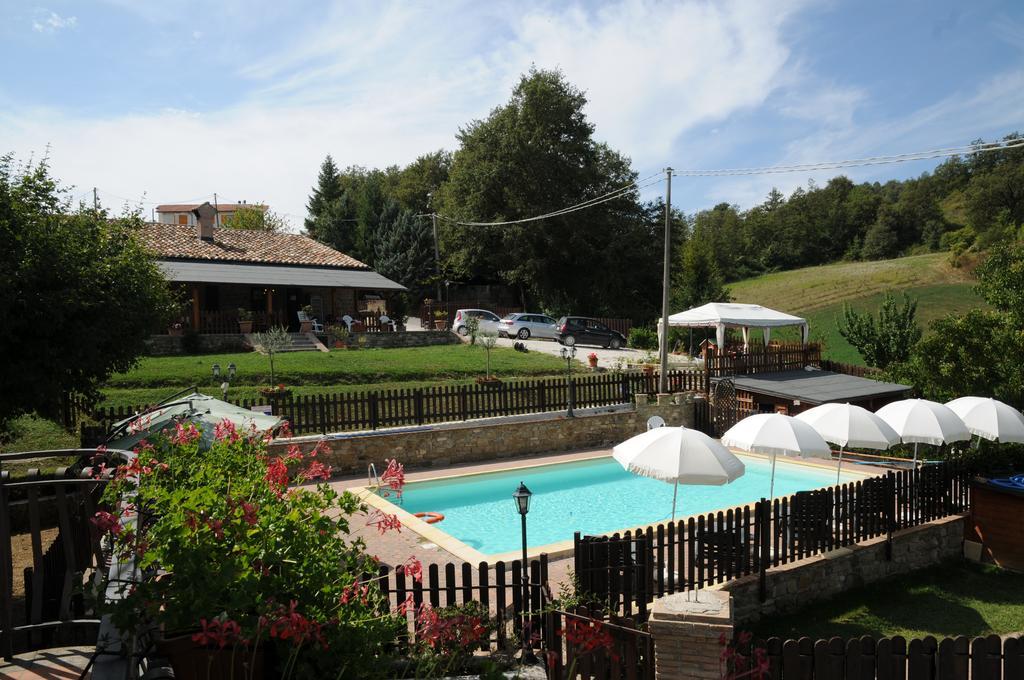 Agriturismo Ponte Di Riocchio غوبيو الغرفة الصورة