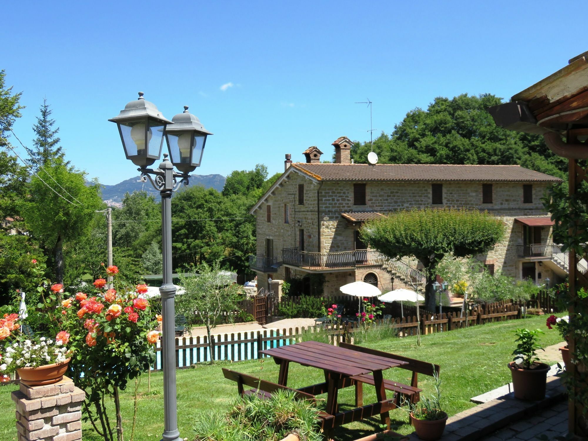 Agriturismo Ponte Di Riocchio غوبيو المظهر الخارجي الصورة